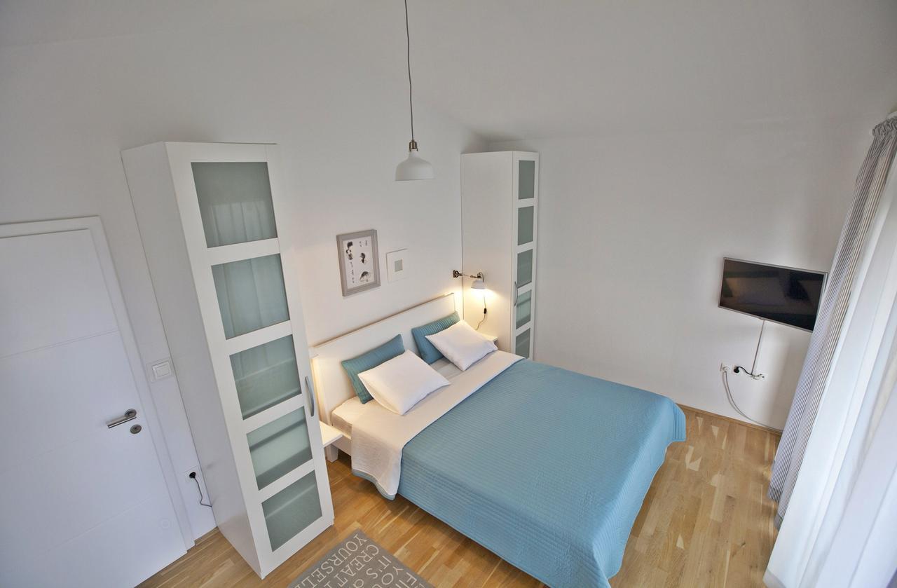 Apartments Roses Stobreč Екстериор снимка
