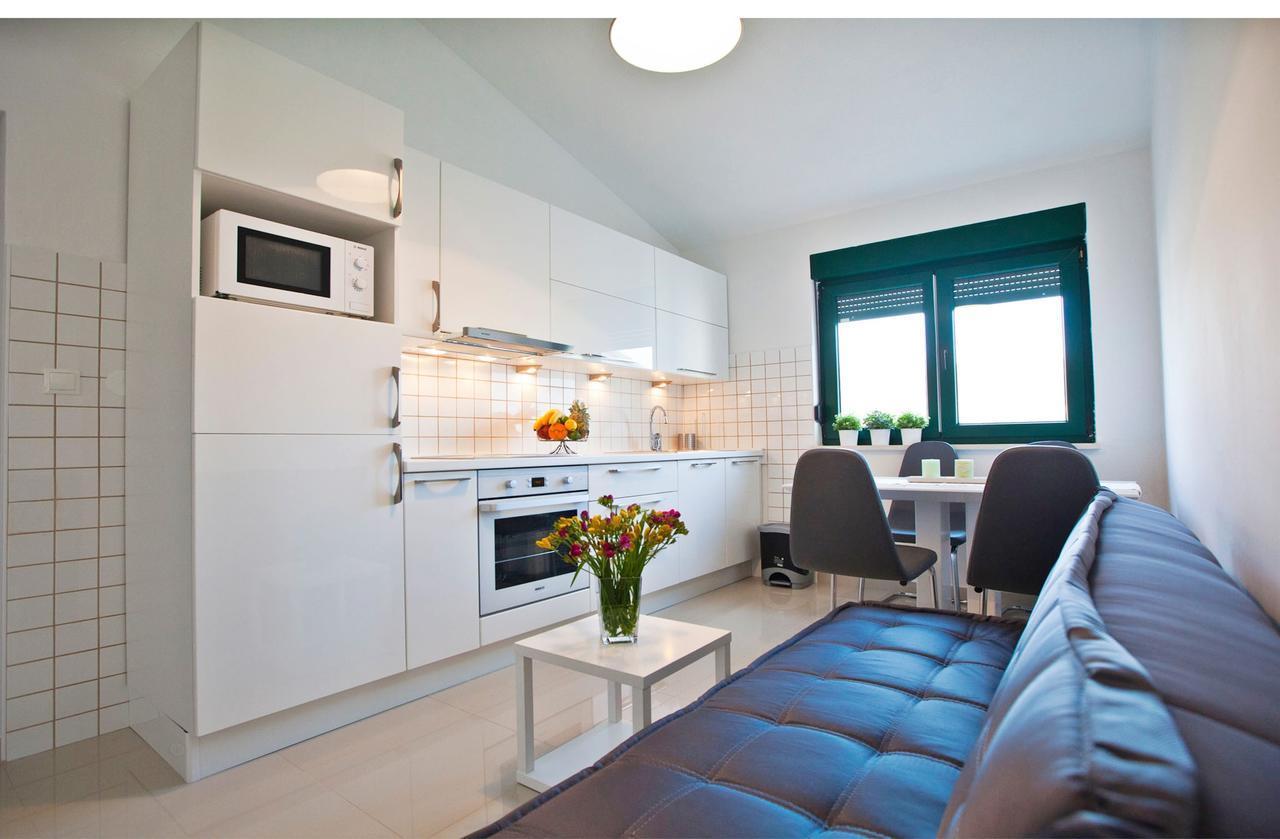 Apartments Roses Stobreč Екстериор снимка