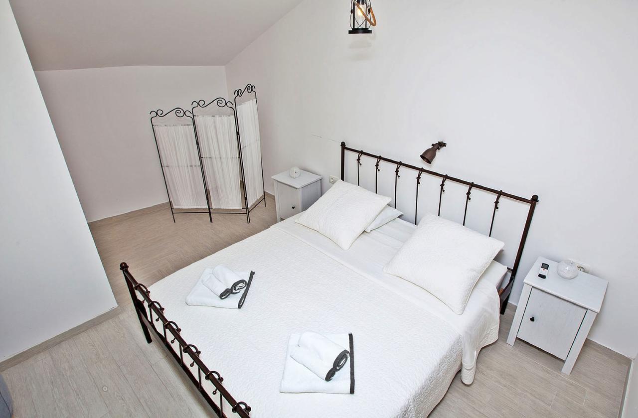 Apartments Roses Stobreč Екстериор снимка