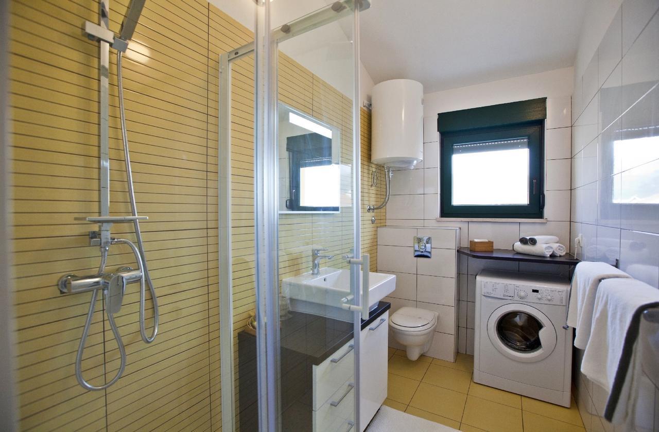 Apartments Roses Stobreč Екстериор снимка