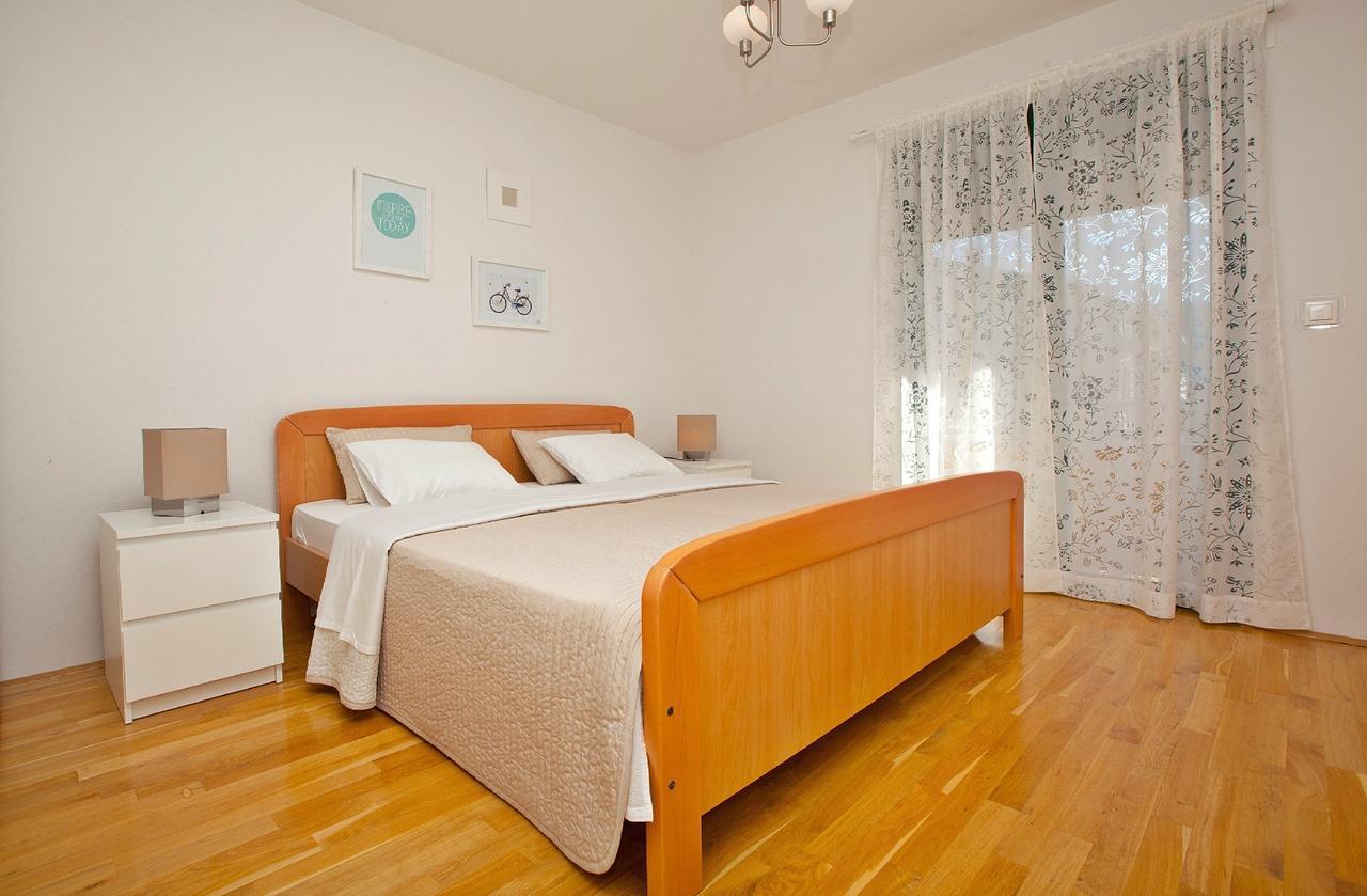 Apartments Roses Stobreč Екстериор снимка