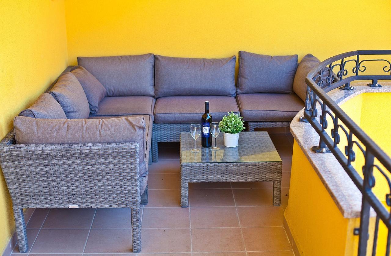 Apartments Roses Stobreč Екстериор снимка