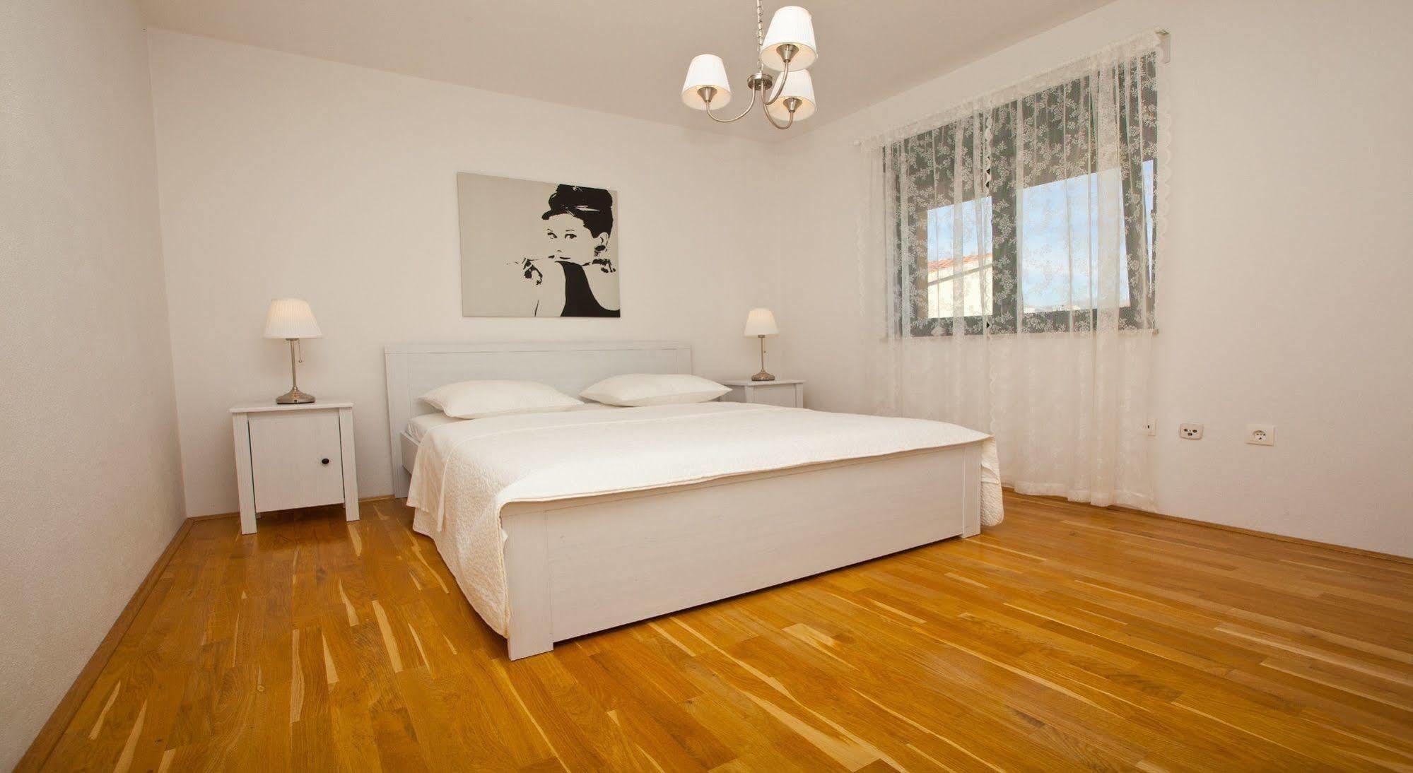 Apartments Roses Stobreč Екстериор снимка