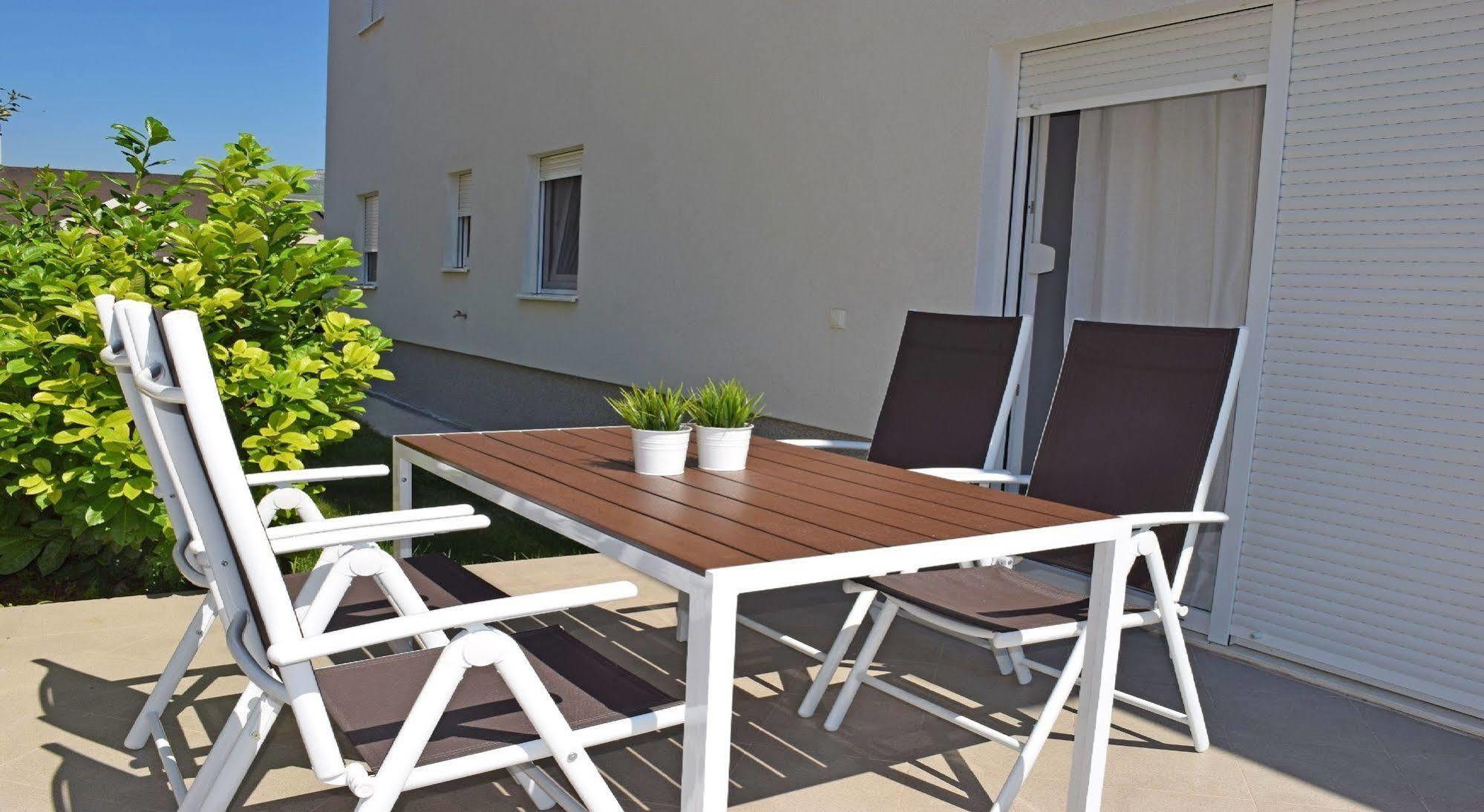 Apartments Roses Stobreč Екстериор снимка