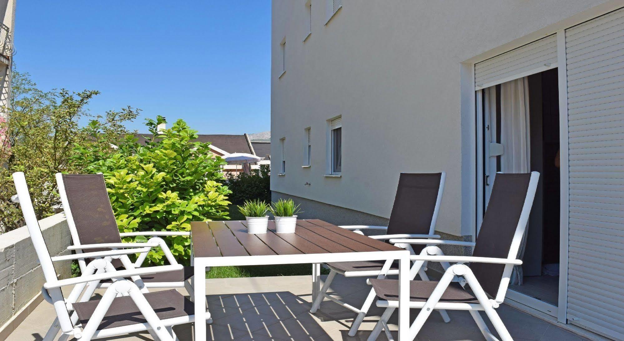 Apartments Roses Stobreč Екстериор снимка