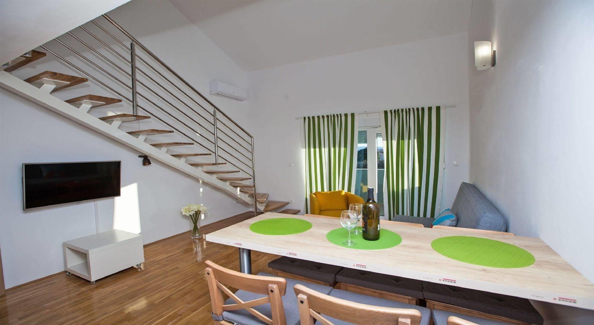 Apartments Roses Stobreč Екстериор снимка