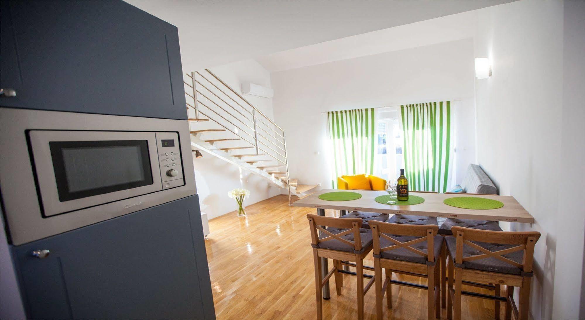 Apartments Roses Stobreč Екстериор снимка