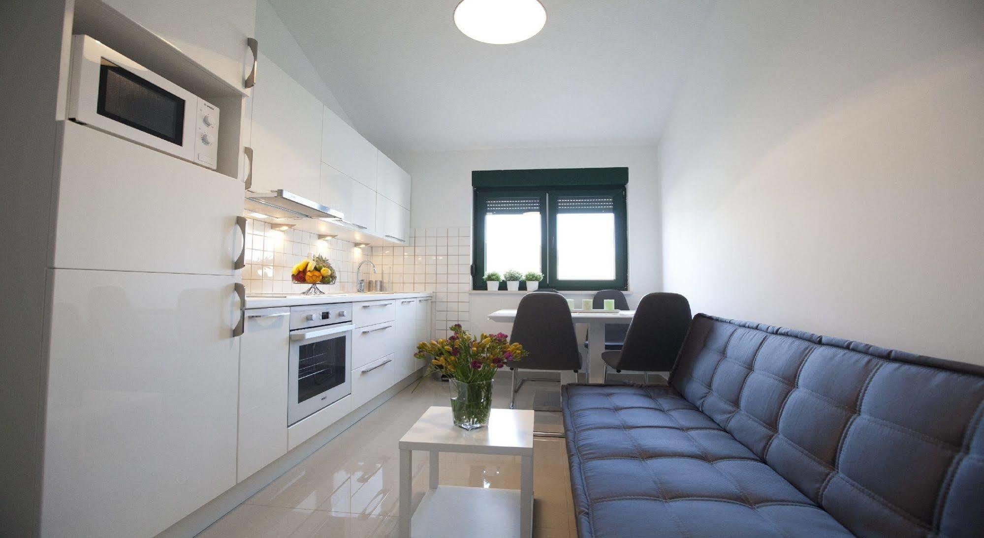 Apartments Roses Stobreč Екстериор снимка